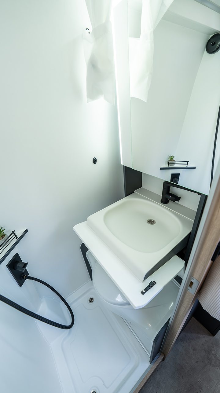 Frankia YUCON 6.0 BD – RWD – V-City – MB Sprinter — badkamer